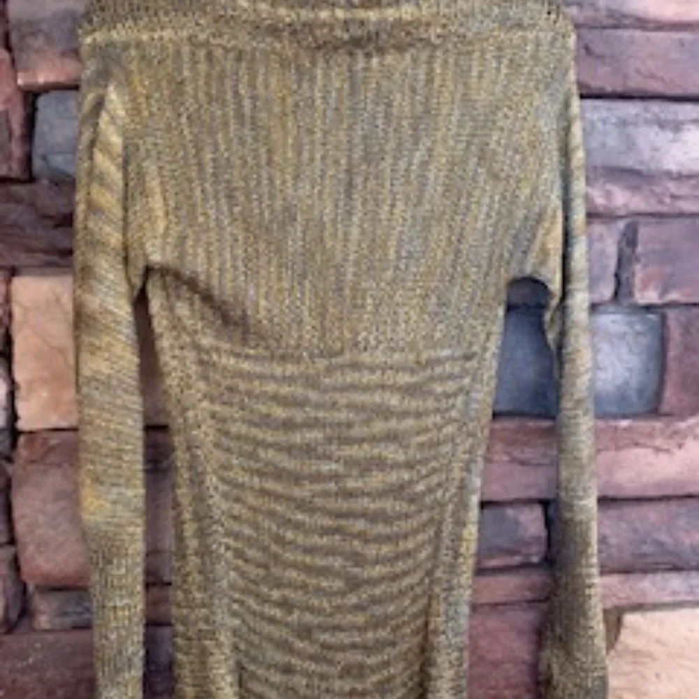 Crocheted Sweater with Pin Closure - Picture 5 of 7